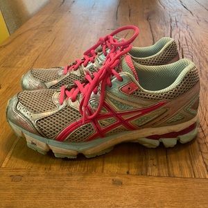 Ladies ASICS size 8.5 running shoes